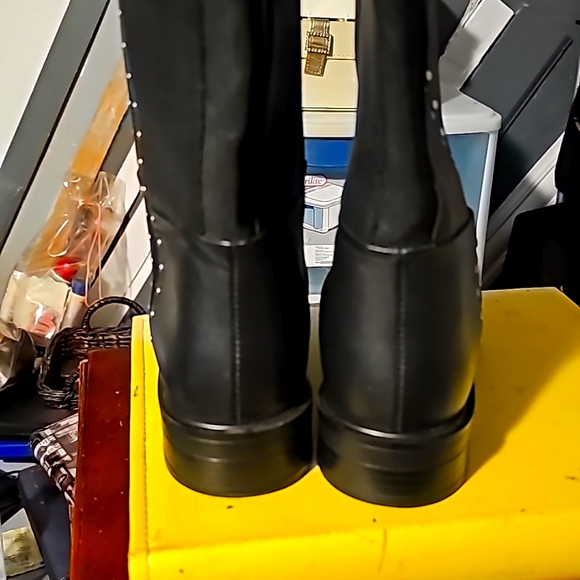 New Via Roma Designer Boots, Sz 8.5, Black, Side Studs, Genuine Leather, Side Zi - Picture 10 of 13